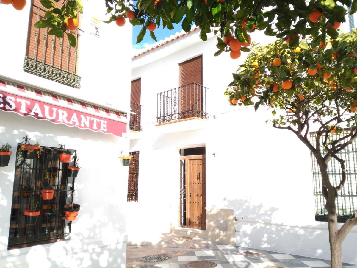 Benalmádena Pueblo - Casa Josefita, patio with Private Pool-Piscina Privada y solarium - B&B