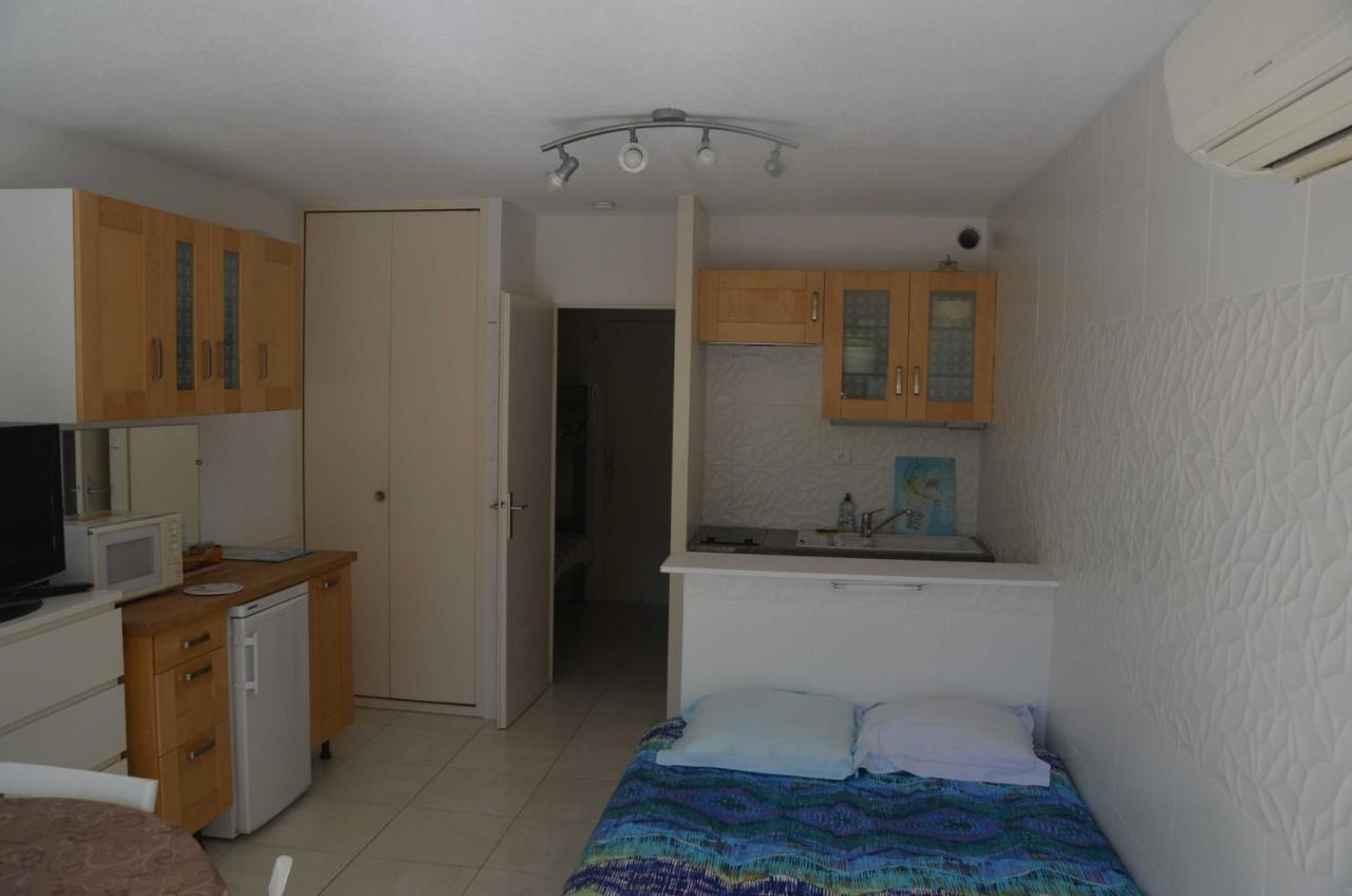 Studio (4 Adults)