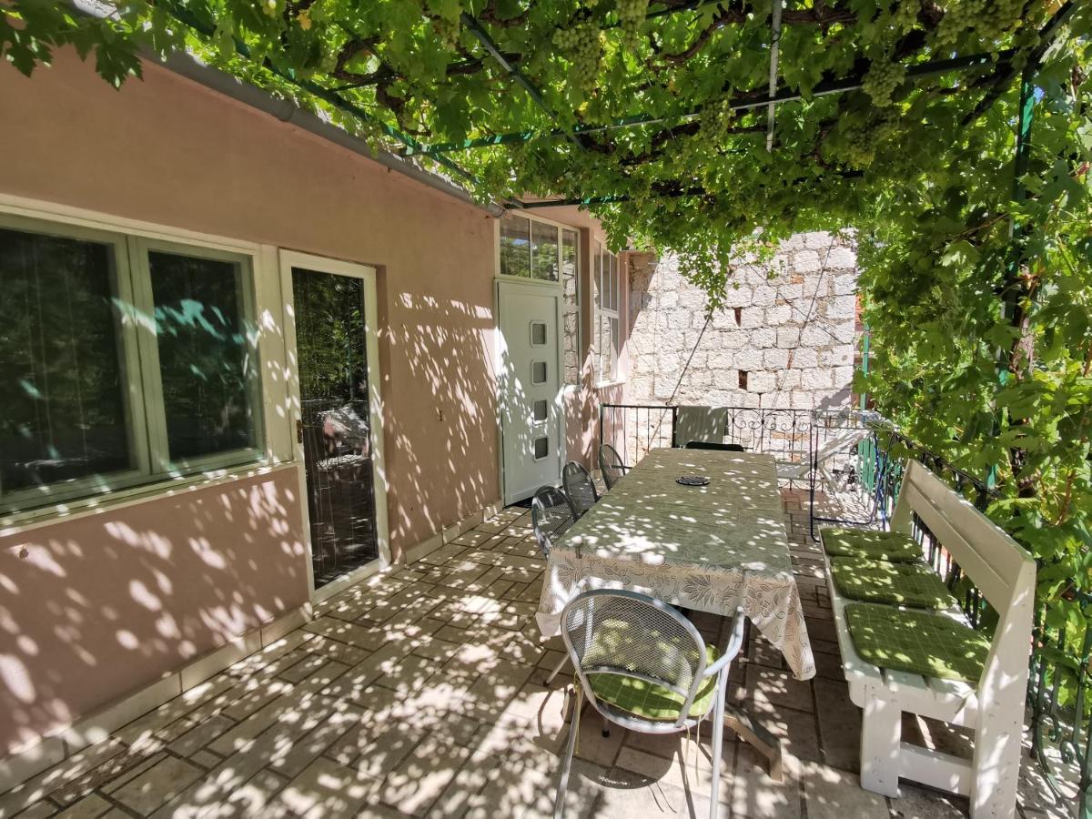 Big and Spacious Apartment in the heart of Omiš - Bed and Breakfast
