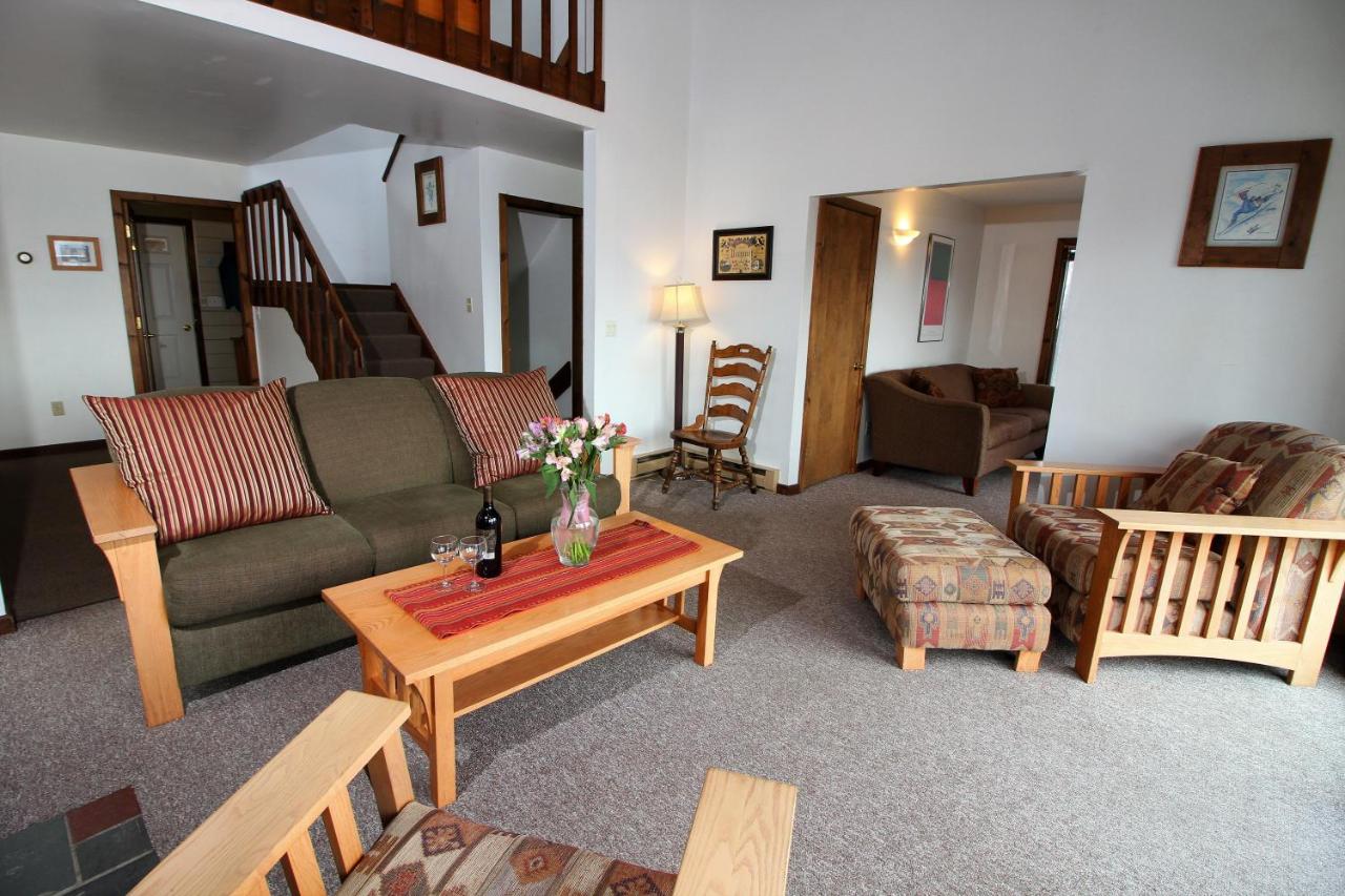 B&B Killington - Three bedroom with Beautiful View & Short Walk to the Home Stretch Trail! Frosty - Bed and Breakfast Killington