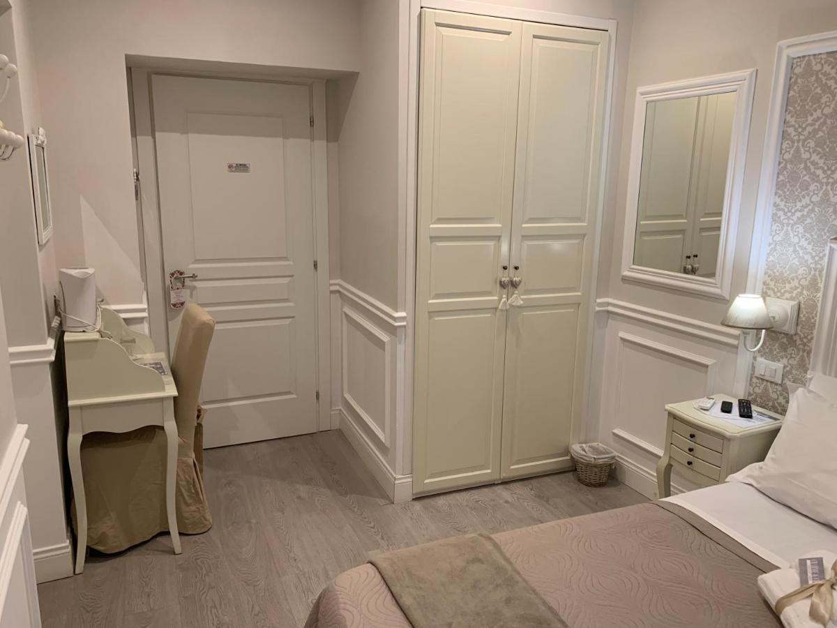 Double Room with French Bed