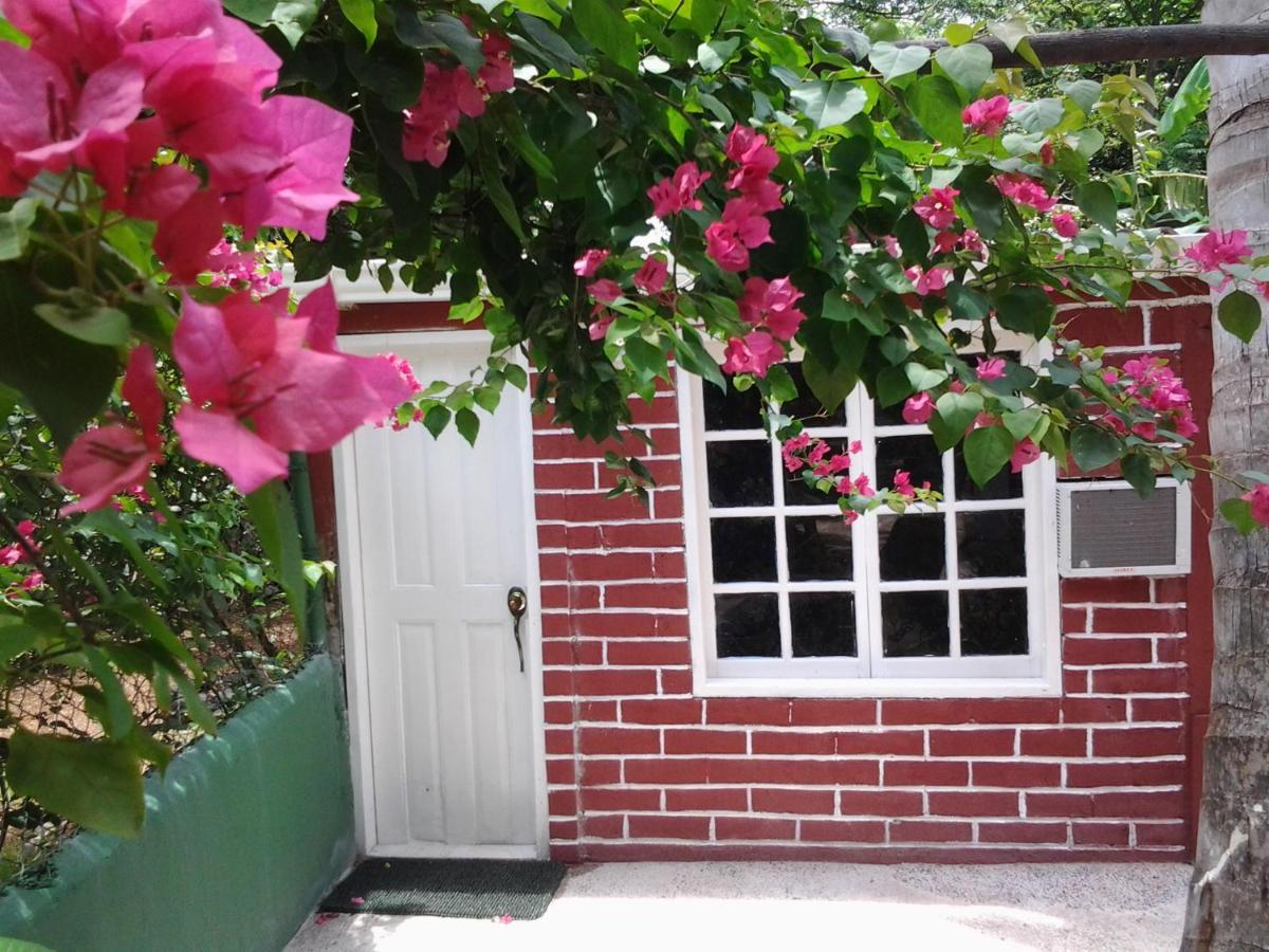 Bungalow (2 Adults)