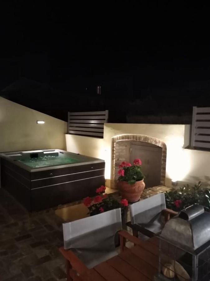 Anemomilos Jacuzzi Suite - B&B