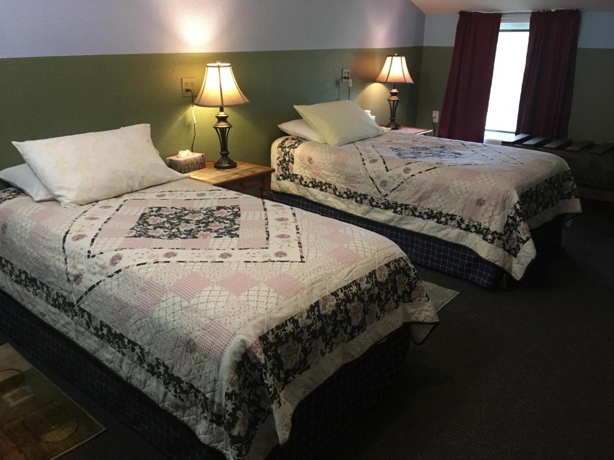 Twin Room with Shared Bathroom