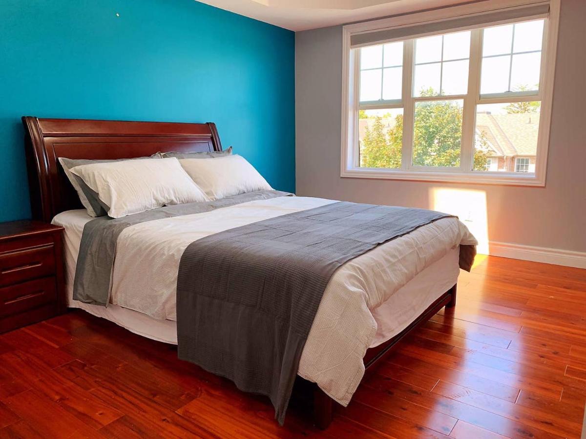 B&B Toronto - Nice rooms with private bath in Mid Town Toronto - Bed and Breakfast Toronto