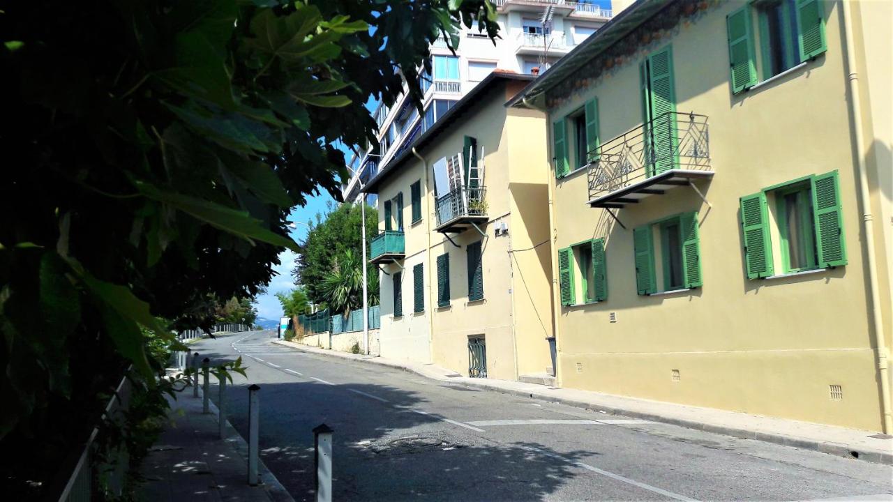 Le petit oasis dans maison niçoise calme proche mer - B&B