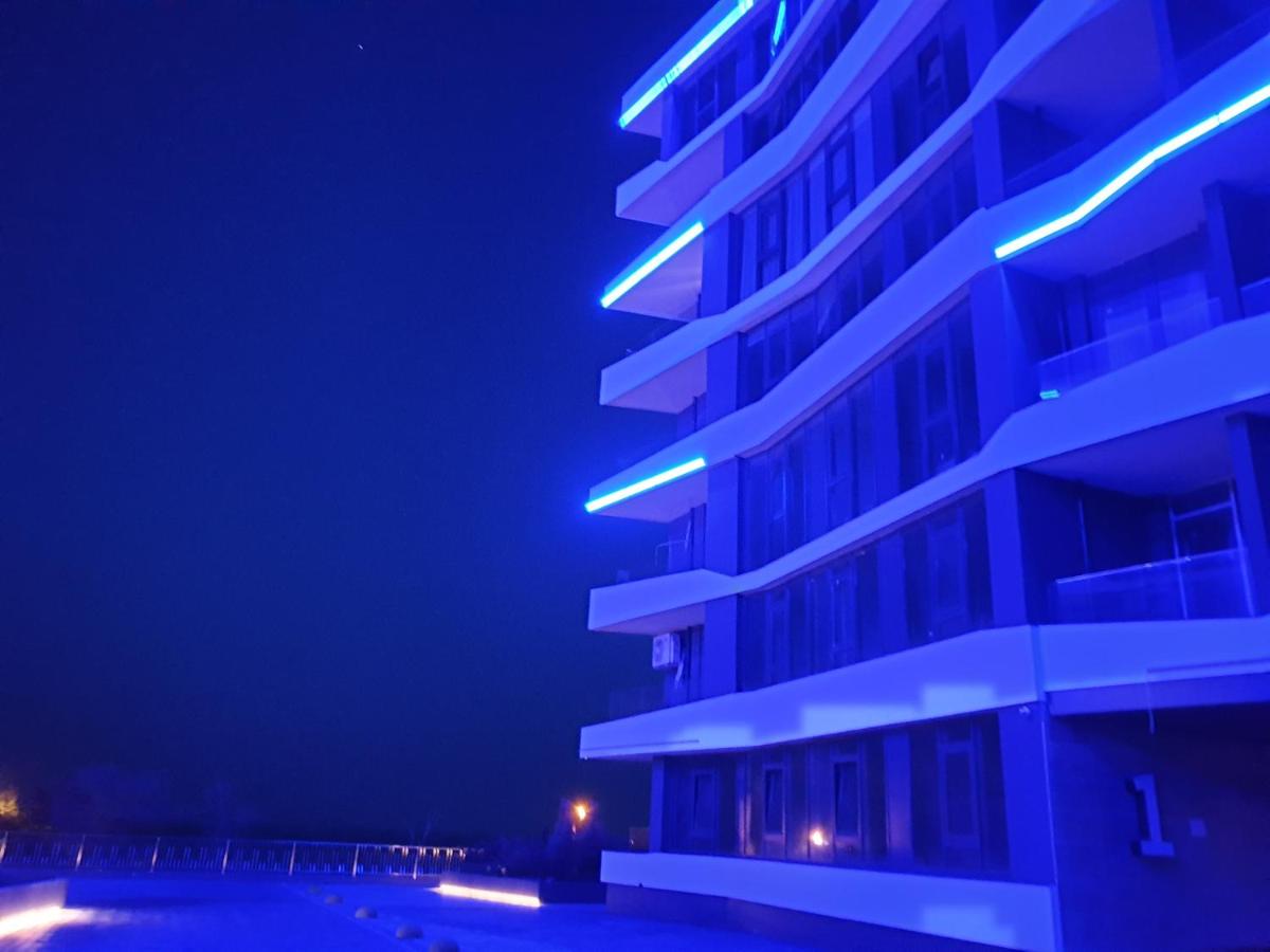 PREMIUM Seaview Apartment 50 meters from the beach Роскошные апартаменты с прямым видом на море в 50 метрах от пляжа CF Odessa - Chambres d'hôtes Odessa