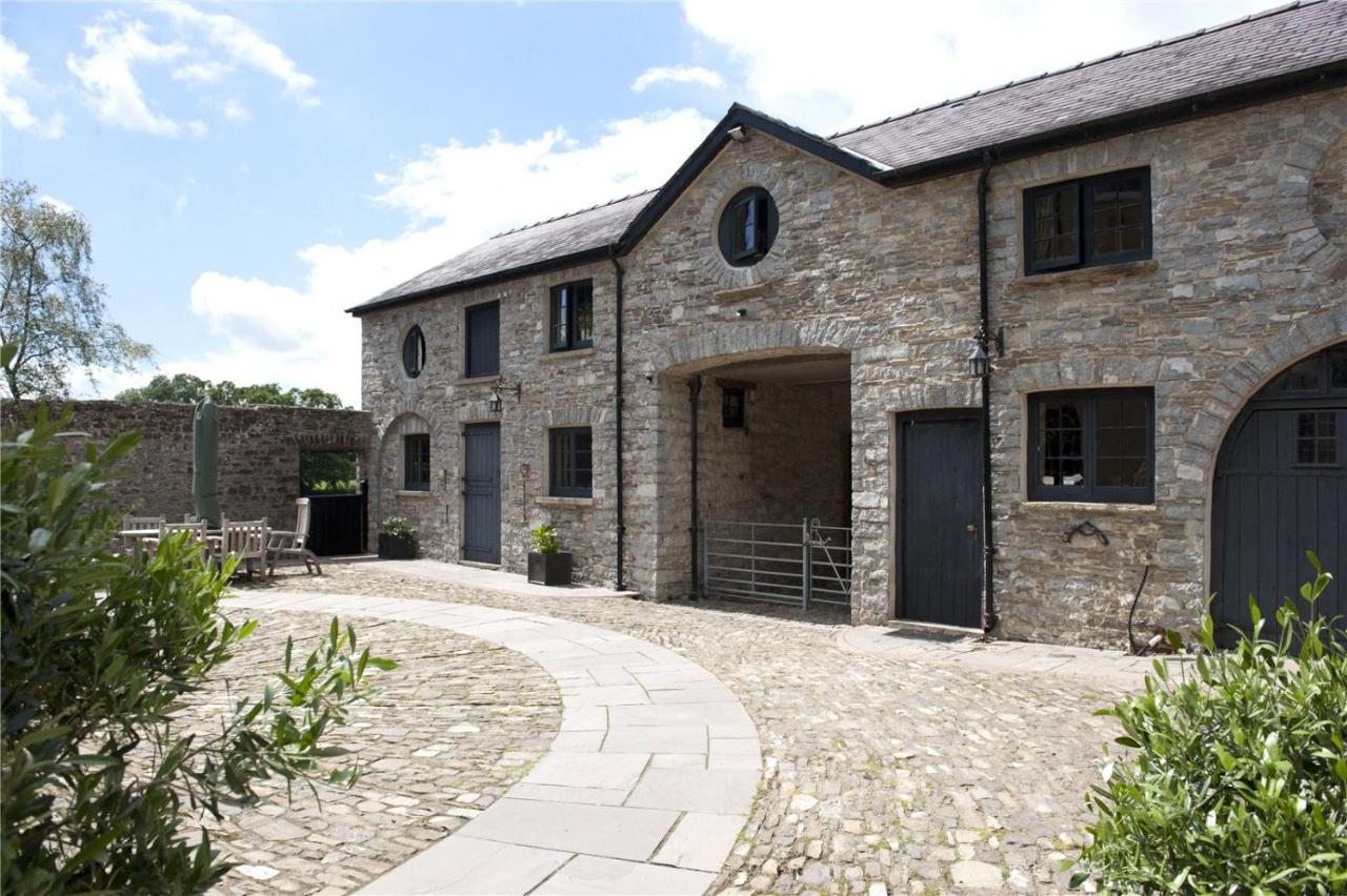 B&B Llandeilo - The Stable Loft, Llwynhelig Manor - Bed and Breakfast Llandeilo