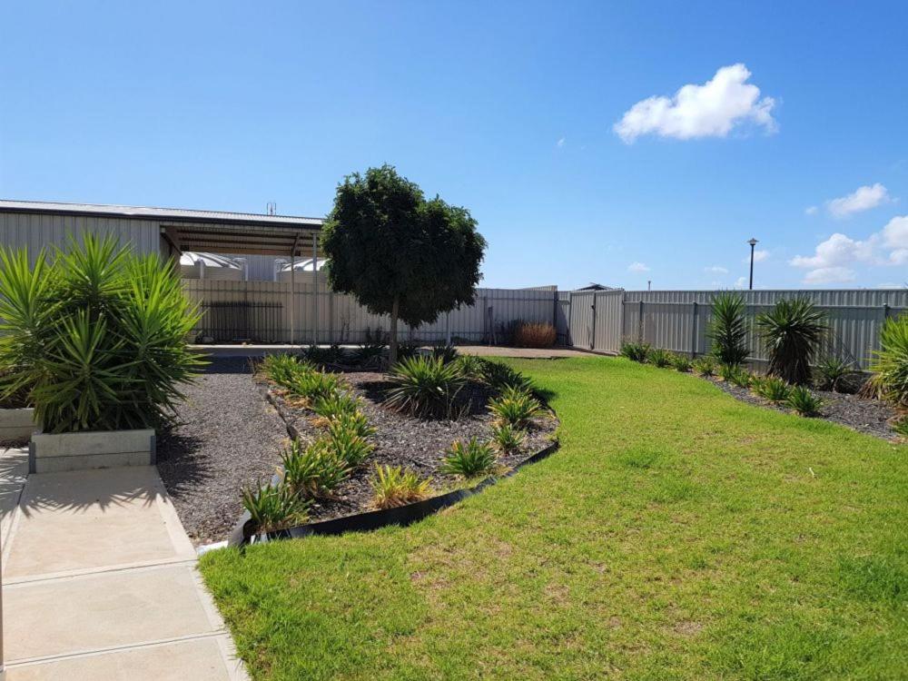 Agape Holiday Home with Pool table ,NBN Internet - B&B