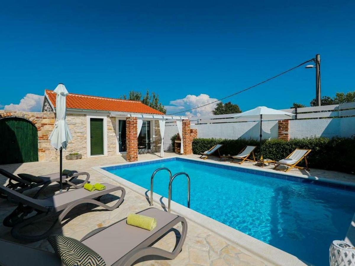 B&B Pridraga - Charming villa with private pool and nice covered terrace 3 rooms and bathrooms - Bed and Breakfast Pridraga