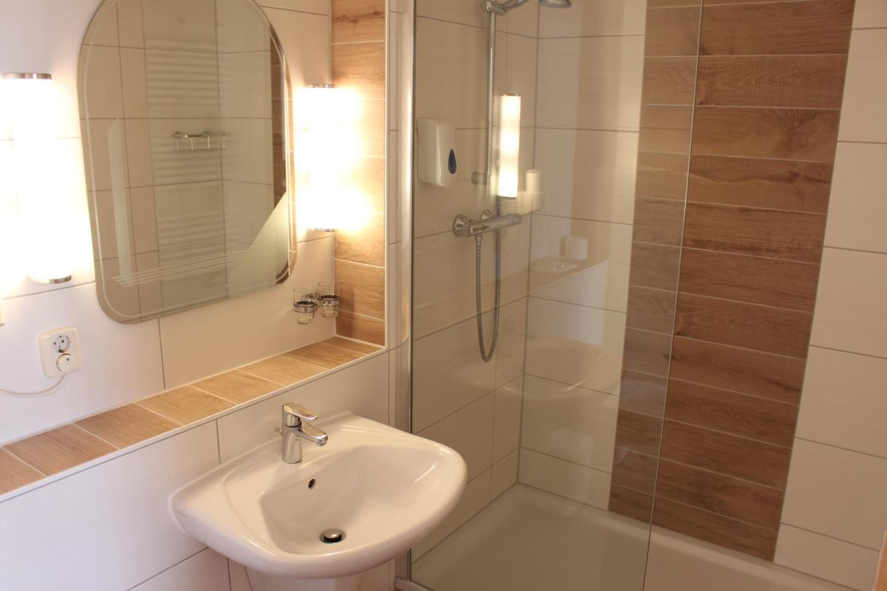 Pension Zur Grünen Eiche - Bed and Breakfast