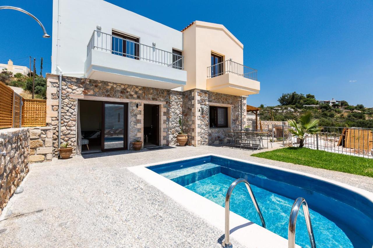 Istros Villas - with Pools, BBQ & Heated Spa Whirlpools, By ThinkVilla - B&B Korakiés