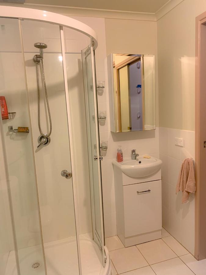 Studio met Queensize Bed