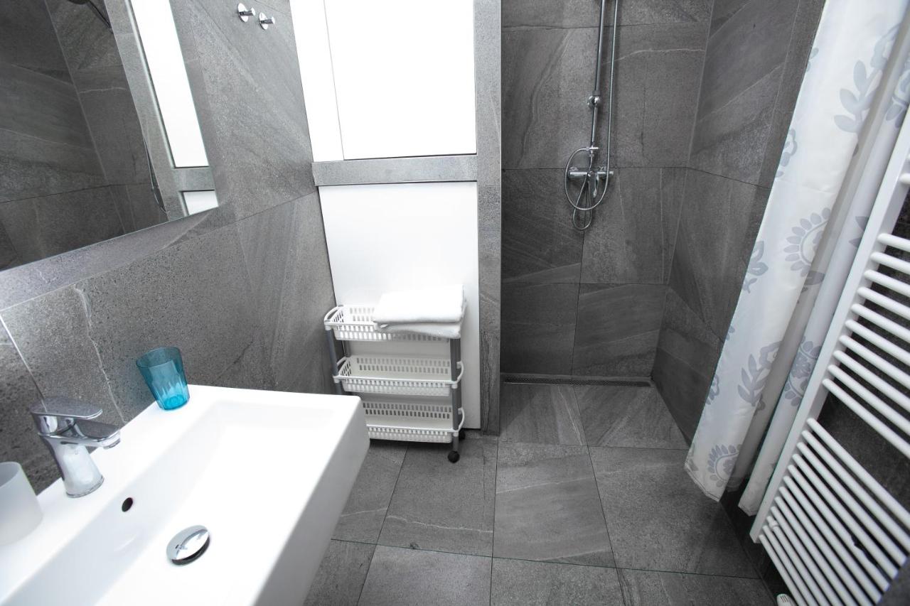 Vierpersoonskamer met Gedeelde Badkamer