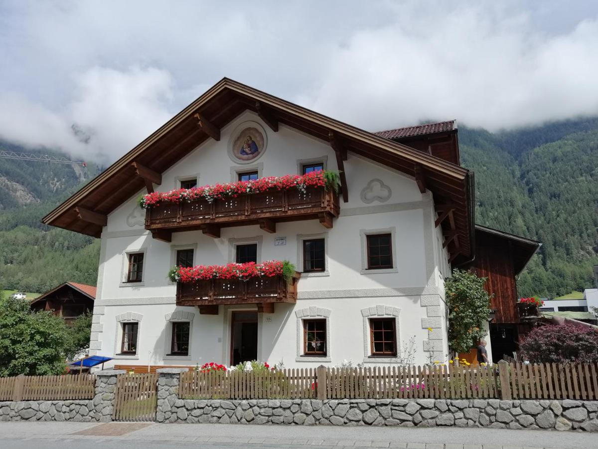 Apartment with Mountain View