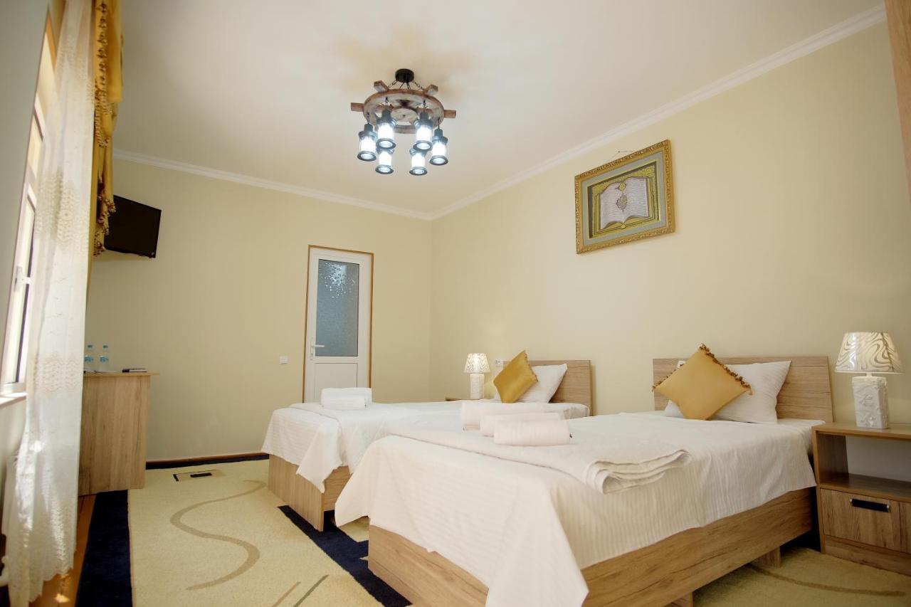 Tweepersoonskamer met 2 Aparte Bedden en Bad