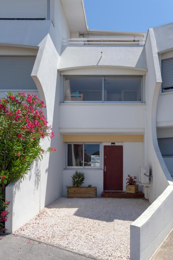 Superbe Marina Spacieuse en face de la Plage! - Bed and Breakfast