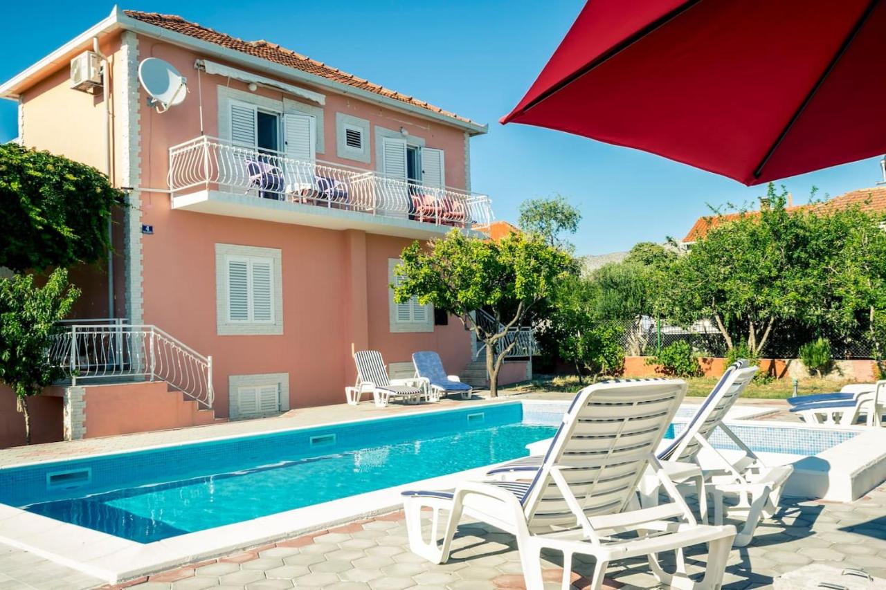 Vacation house near sea & beaches with HEATED POOL & BBQ - B&B Orebić