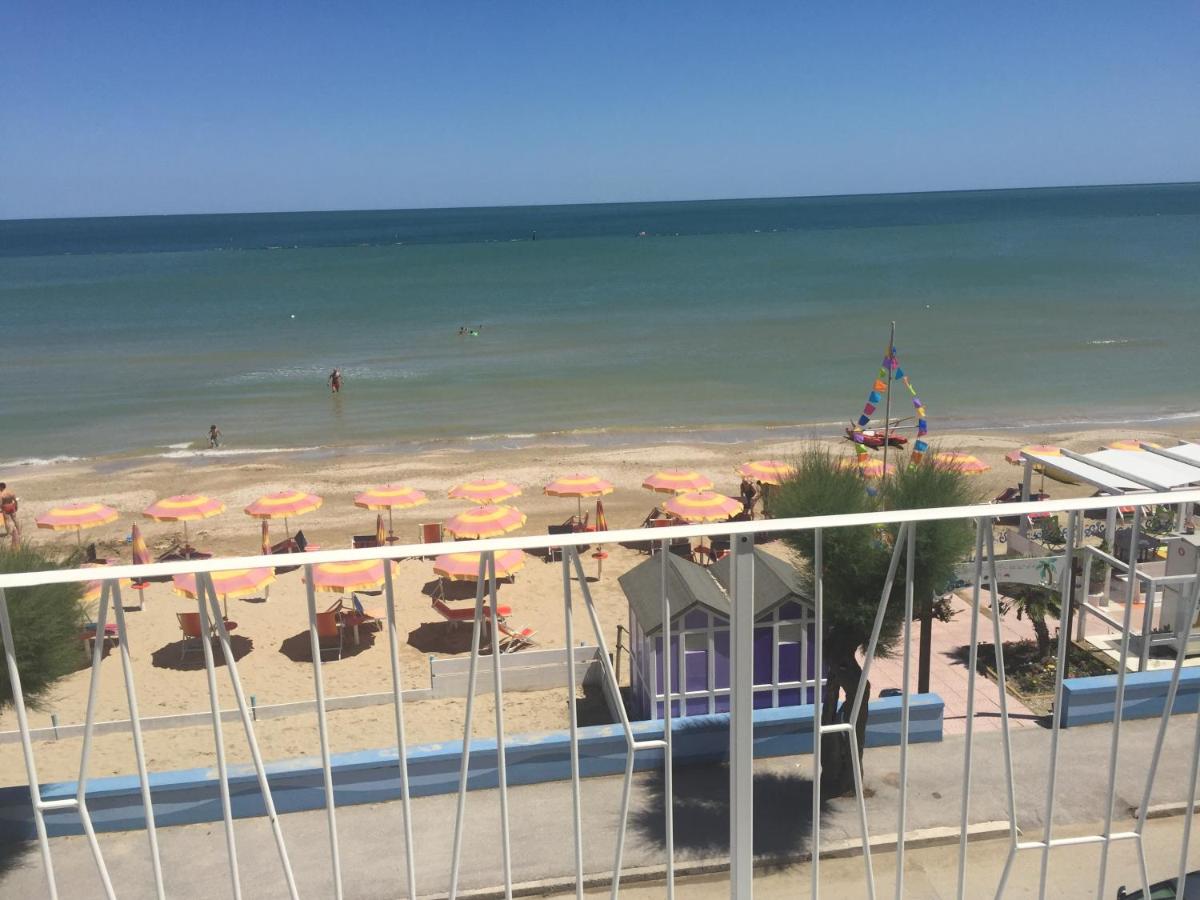 Double or Twin Room with Sea View