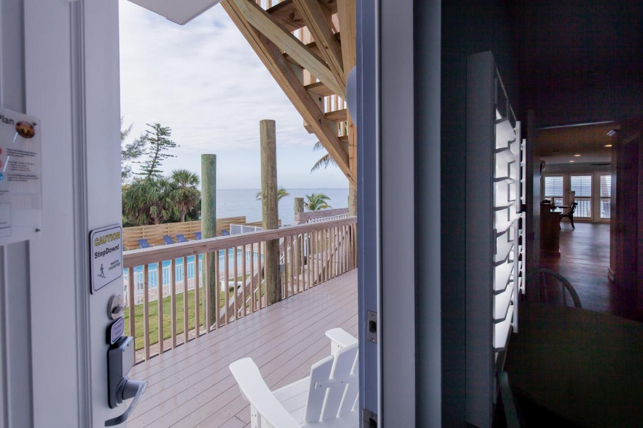 Chambre Lit King-Size - Vue sur Piscine