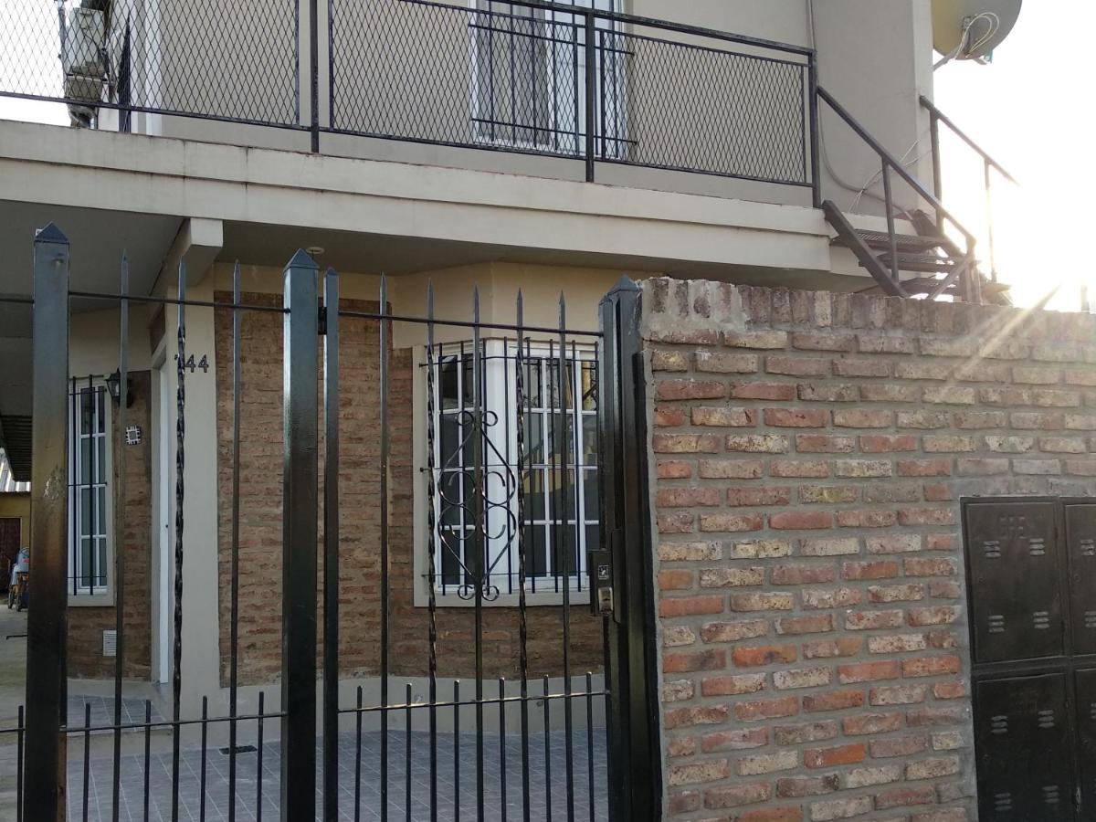 Ezeiza Home - Bed and Breakfast