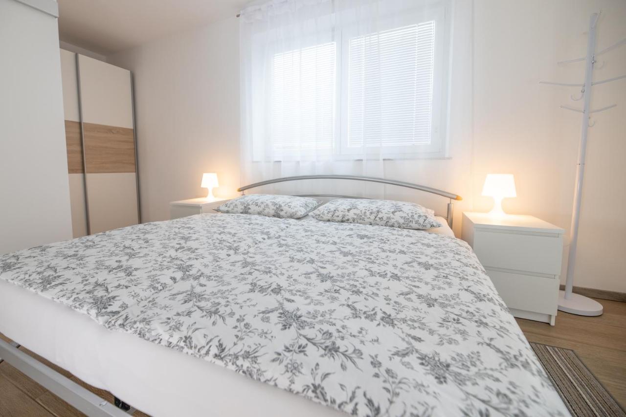 Queen Room with Garden View