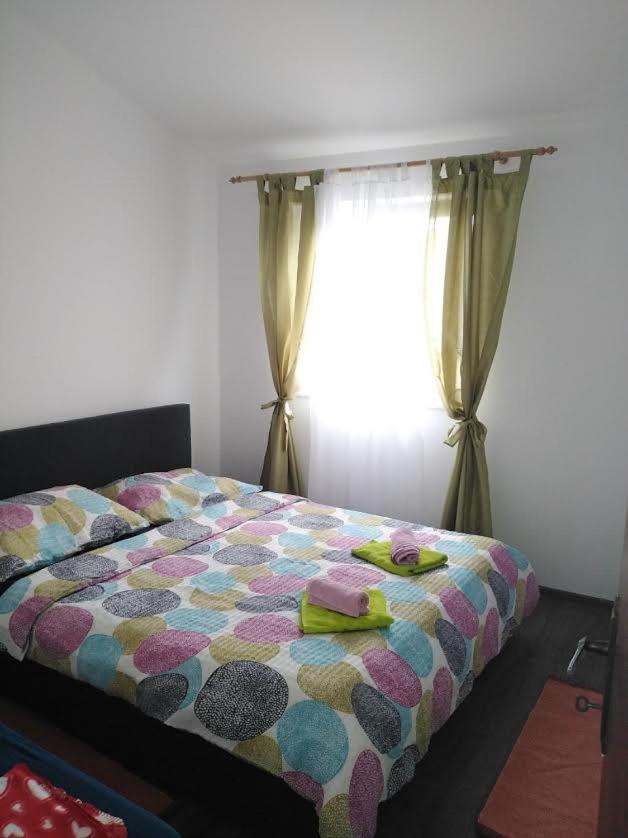 Apartments Sara & Kike With Sea View - Ferienwohnung Brodarica