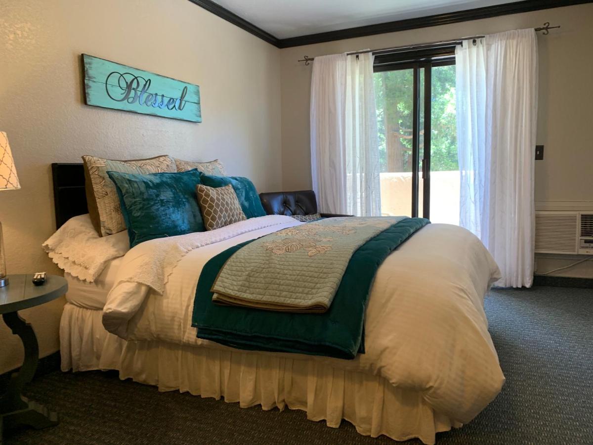 Deluxe Queen Room - Pet Friendly