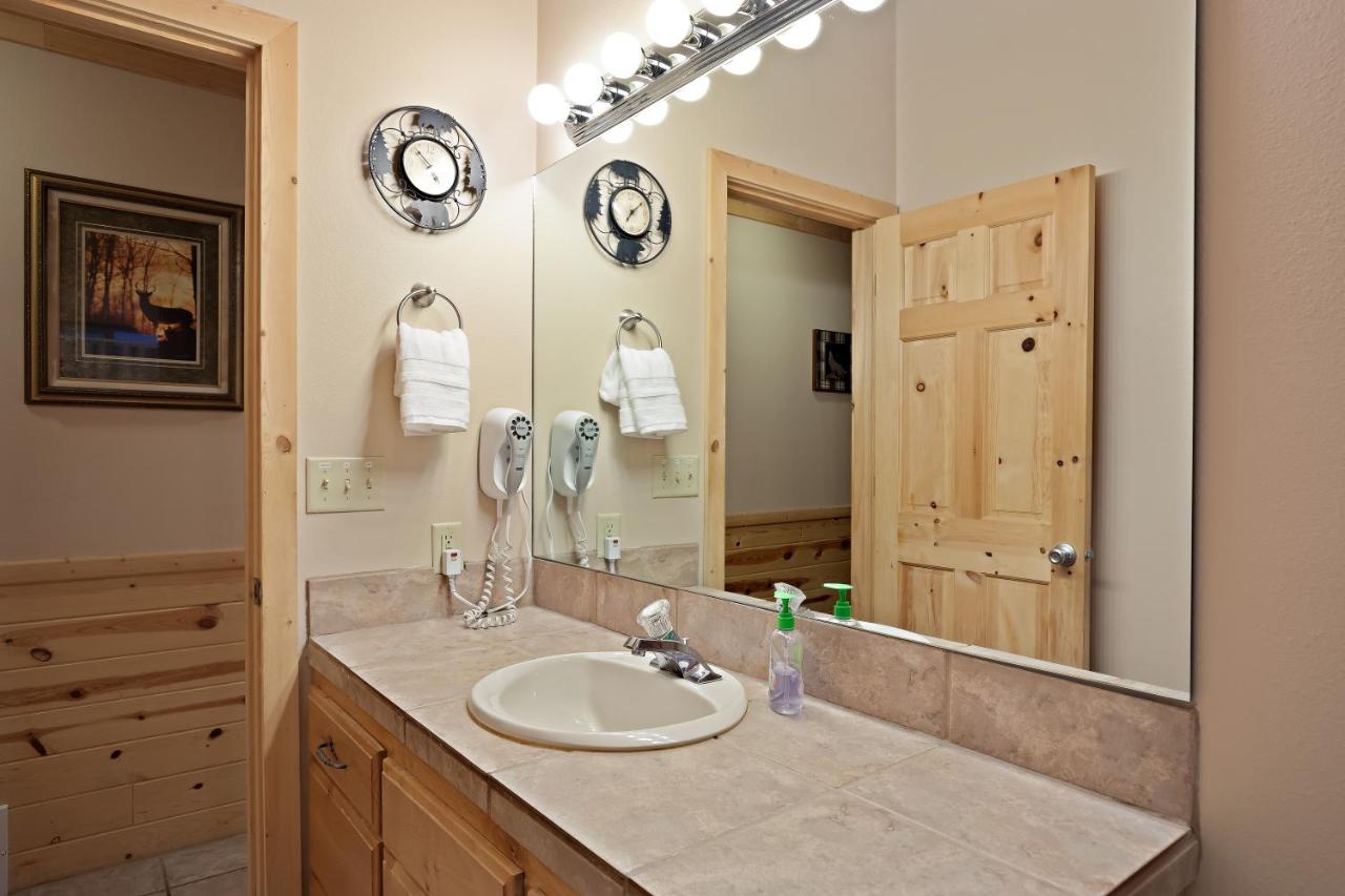 Lodgepole Lookout by KABINO Hot Tub Garage Foosball Fire Pit Theater