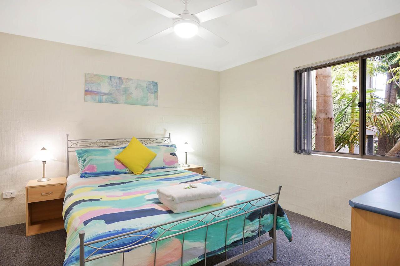 One-Bedroom Apartment with Lake View