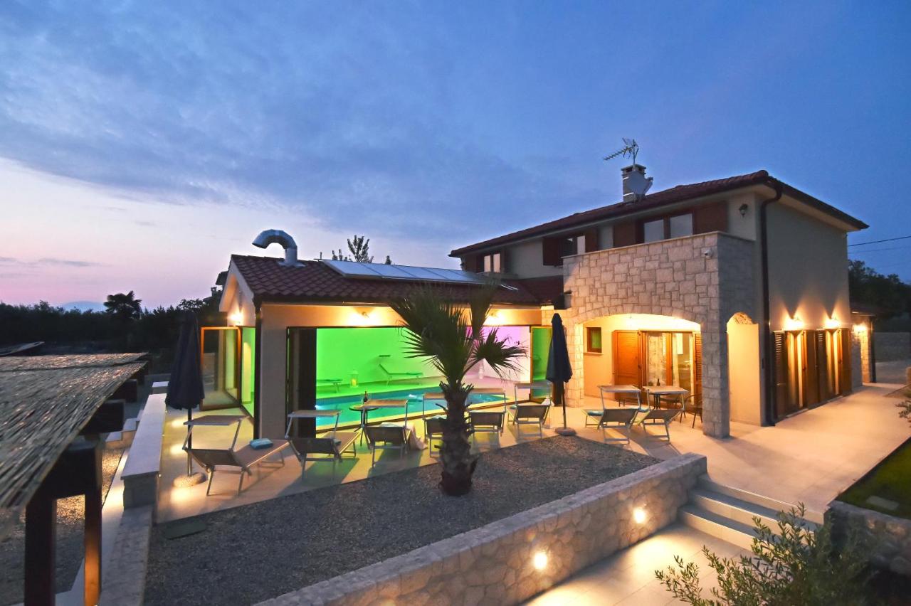 Villa Muskatel KRK -with heated covered pool - Ferienwohnung Krk