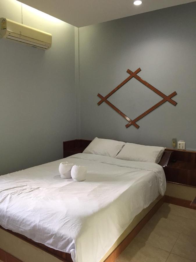 First Garden Home Resort - B&B Si Sa Ket