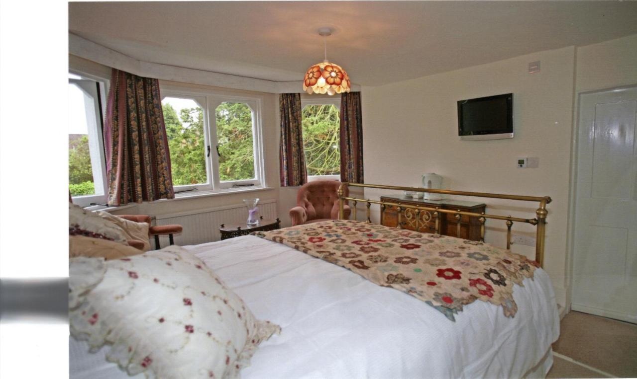 B&B Esher - West End Lodge - Bed and Breakfast Esher