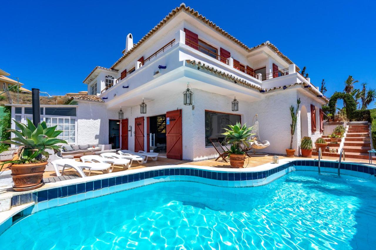 Stunning Beachclose Villa by Costarentals - Ref 03 - B&B Fuengirola
