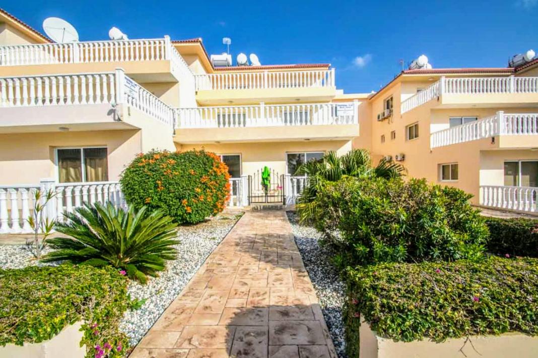 Nissi Golden Sand lovely one bedroom apartment with spacious terrace and free parking - Bed and Breakfast