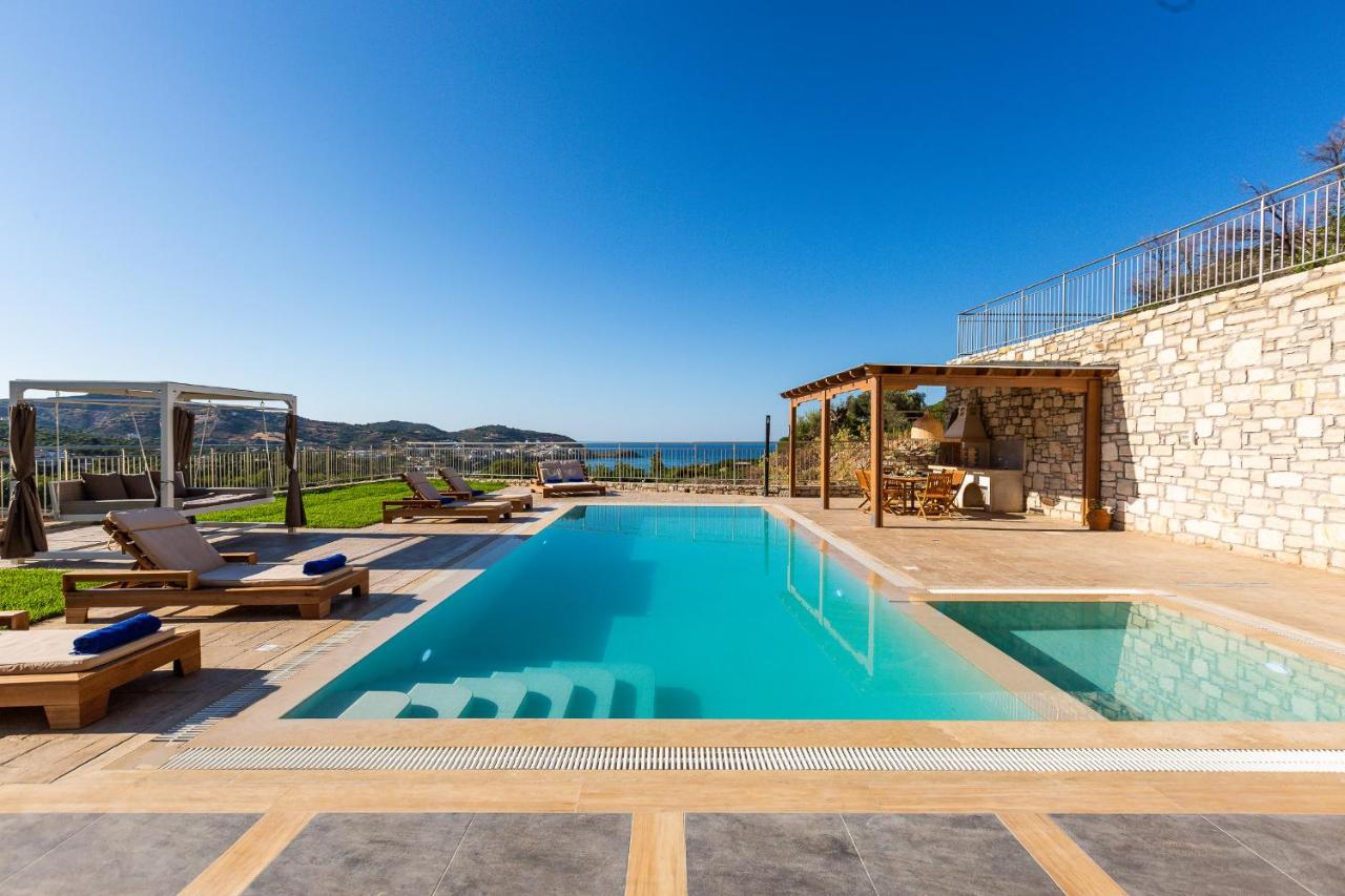 Oraia Eleni Villa, with Pool, BBQ, Playground & SeaViews, By ThinkVilla - B&B Balíon