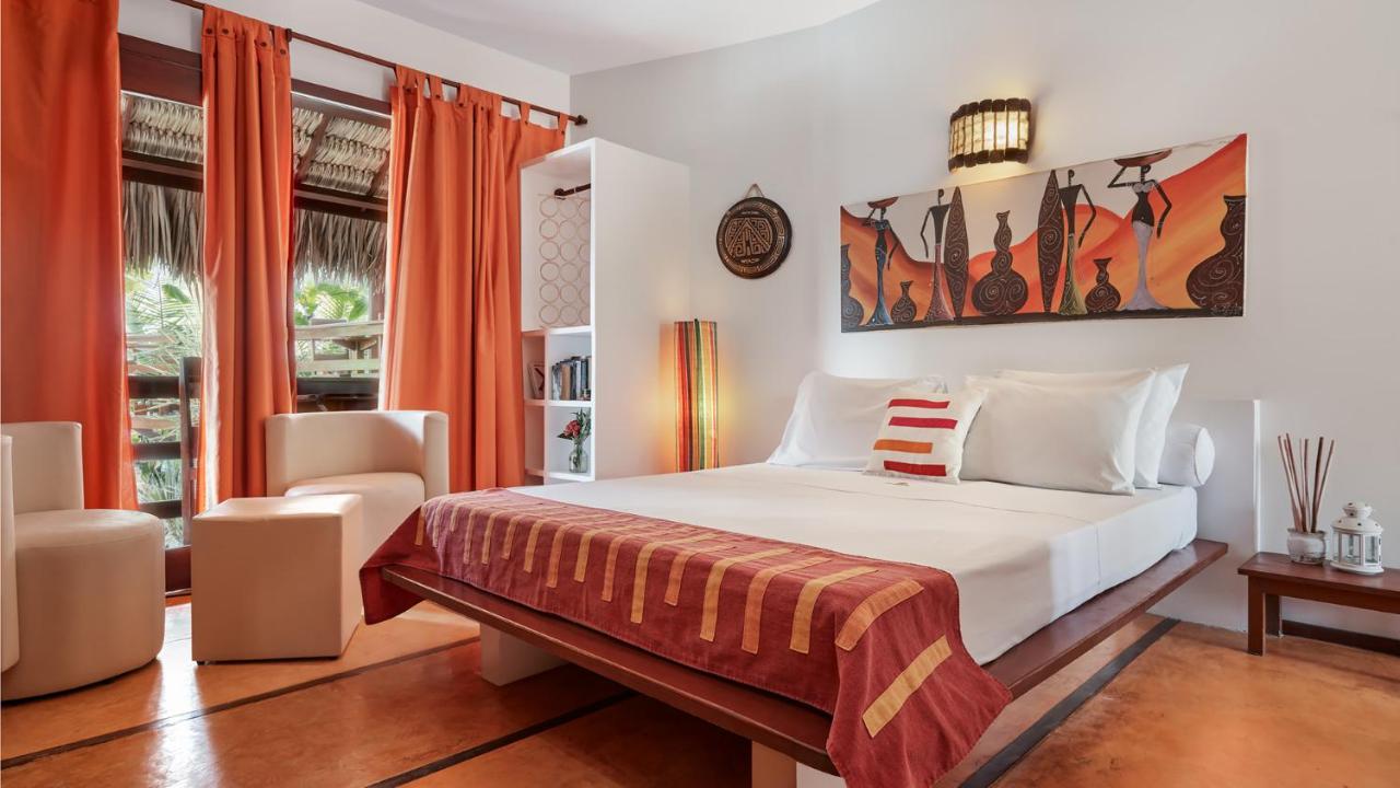 Habitación Doble Superior con bañera de hidromasaje y vistas al mar