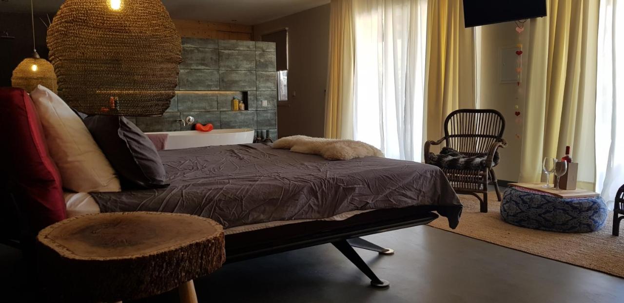Queen Suite with Pool View