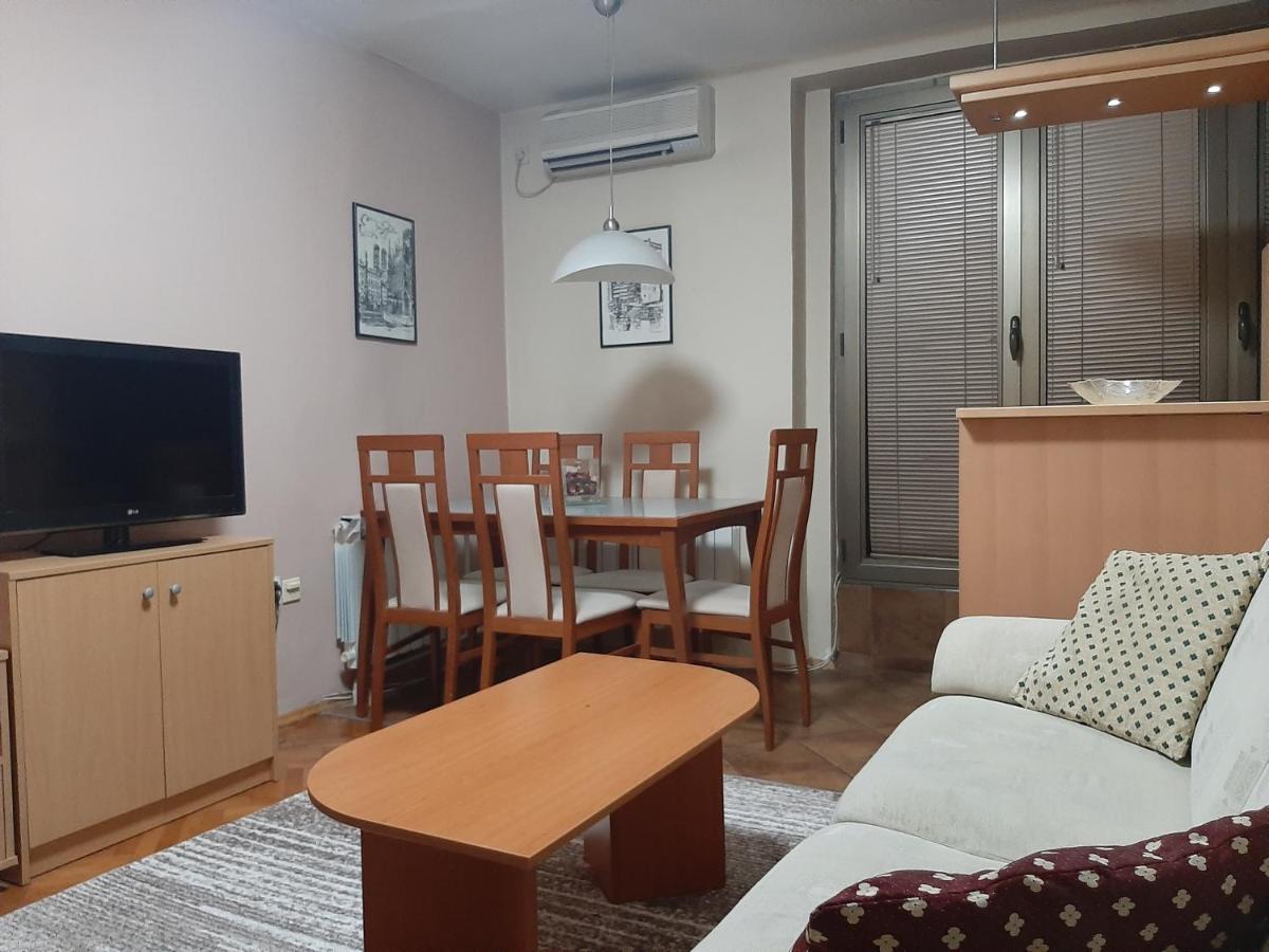 B&B Skopje - Square Exclusive Apartment 3n - Bed and Breakfast Skopje