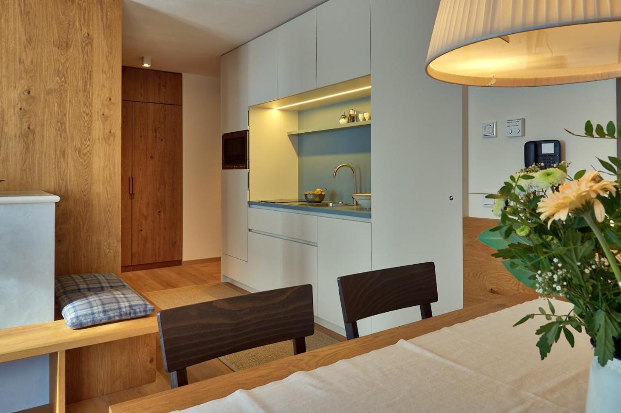 Apartment with Mountain View