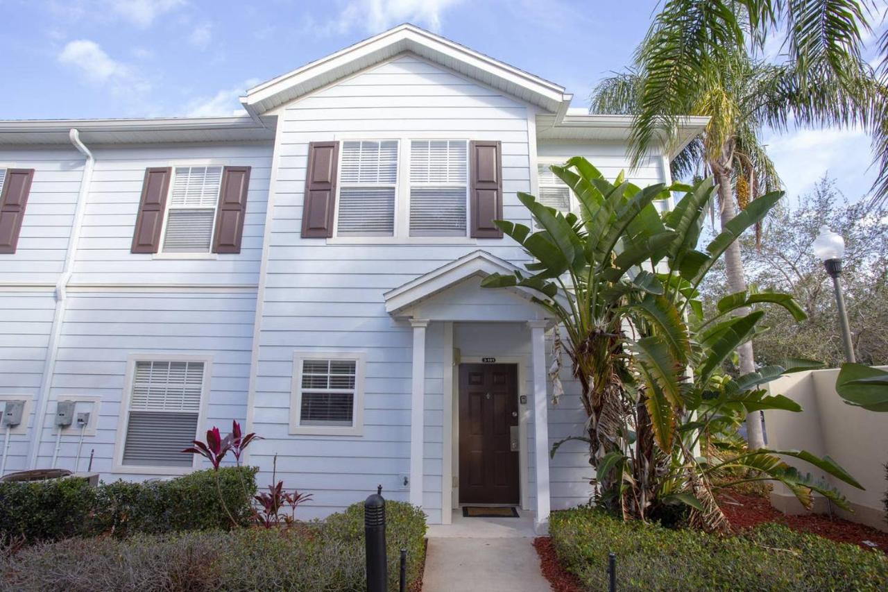 B&B Kissimmee - 2956 Lucaya Village - Gorgeous Four Bed Condo Close to Disney Area - Bed and Breakfast Kissimmee