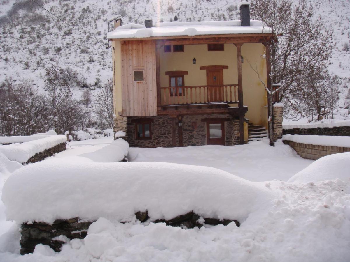 Casa Rural El Llao Y Los Fresnos - B&B Murias de Paredes