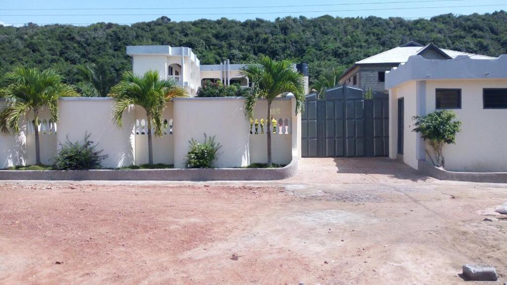 Jackson Guesthouse Anomabo - Bed and Breakfast Anomabu