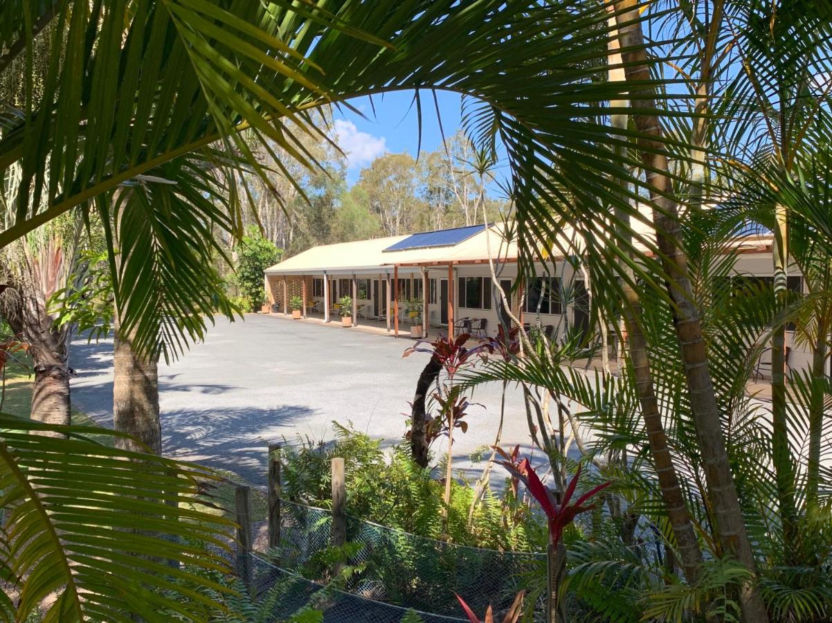 Tin Can Bay Motel - B&B