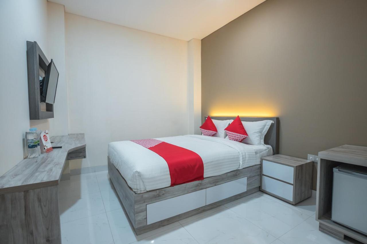 B&B Jakarta - OYO 1487 Residence Khoe - Bed and Breakfast Jakarta