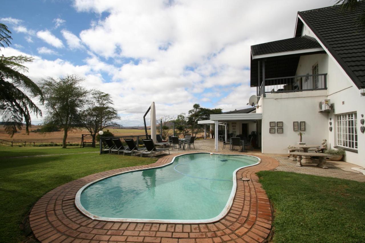 Dusk to Dawn Guesthouse - Bed and Breakfast Piet Retief