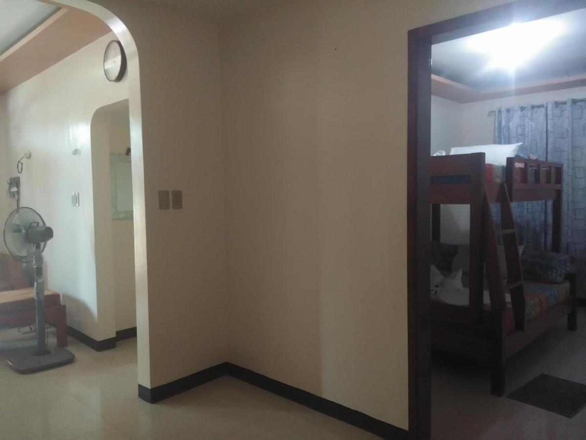 Basic Triple Room with Shared Bathroom