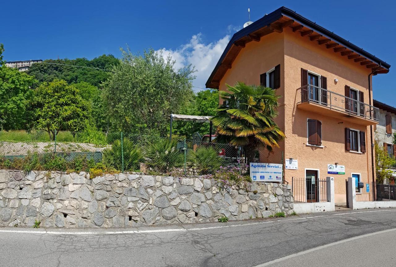 Casa Gina Garden and view by Gardadomusmea - B&B