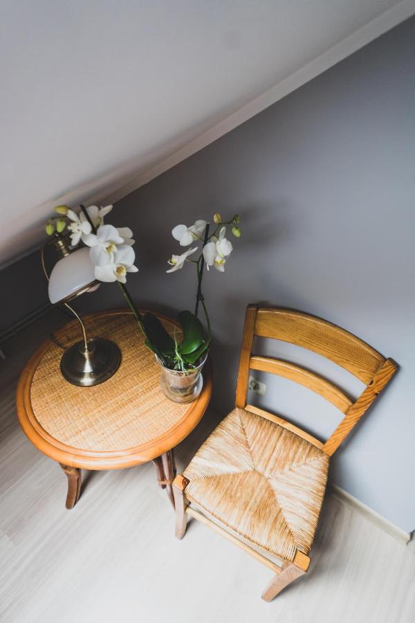 Chambre Simple avec Toilettes et Douche Communes