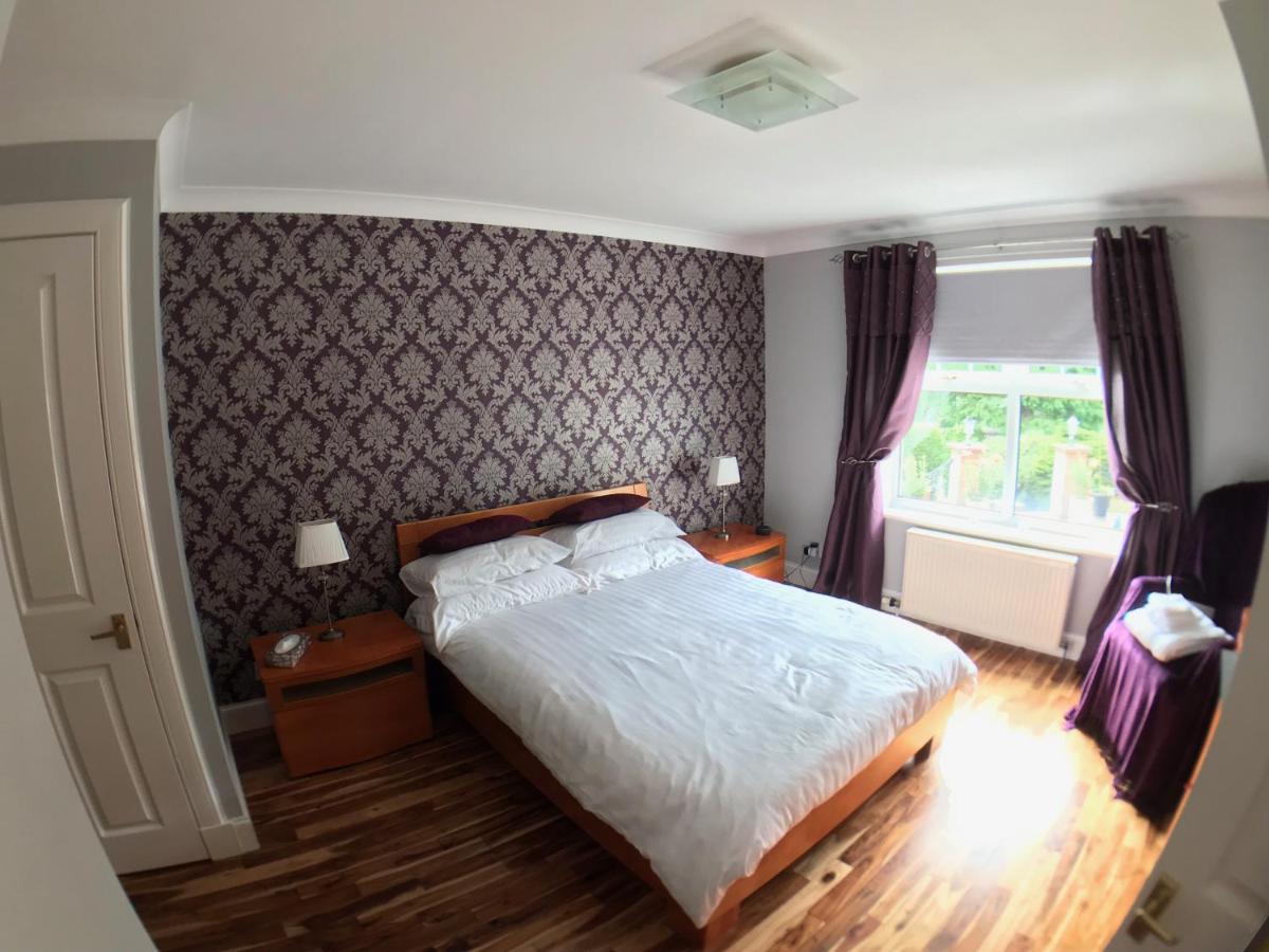 Quadruple Room with Private Bathroom